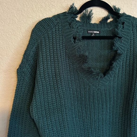 Fashion Nova Distressed Forest Green Sweater Size M - Picture 8 of 8